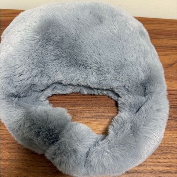 Solar Eclipse NWOT Faux Fur Top Knot Handle Bag in Gray. - Picture 3 of 5